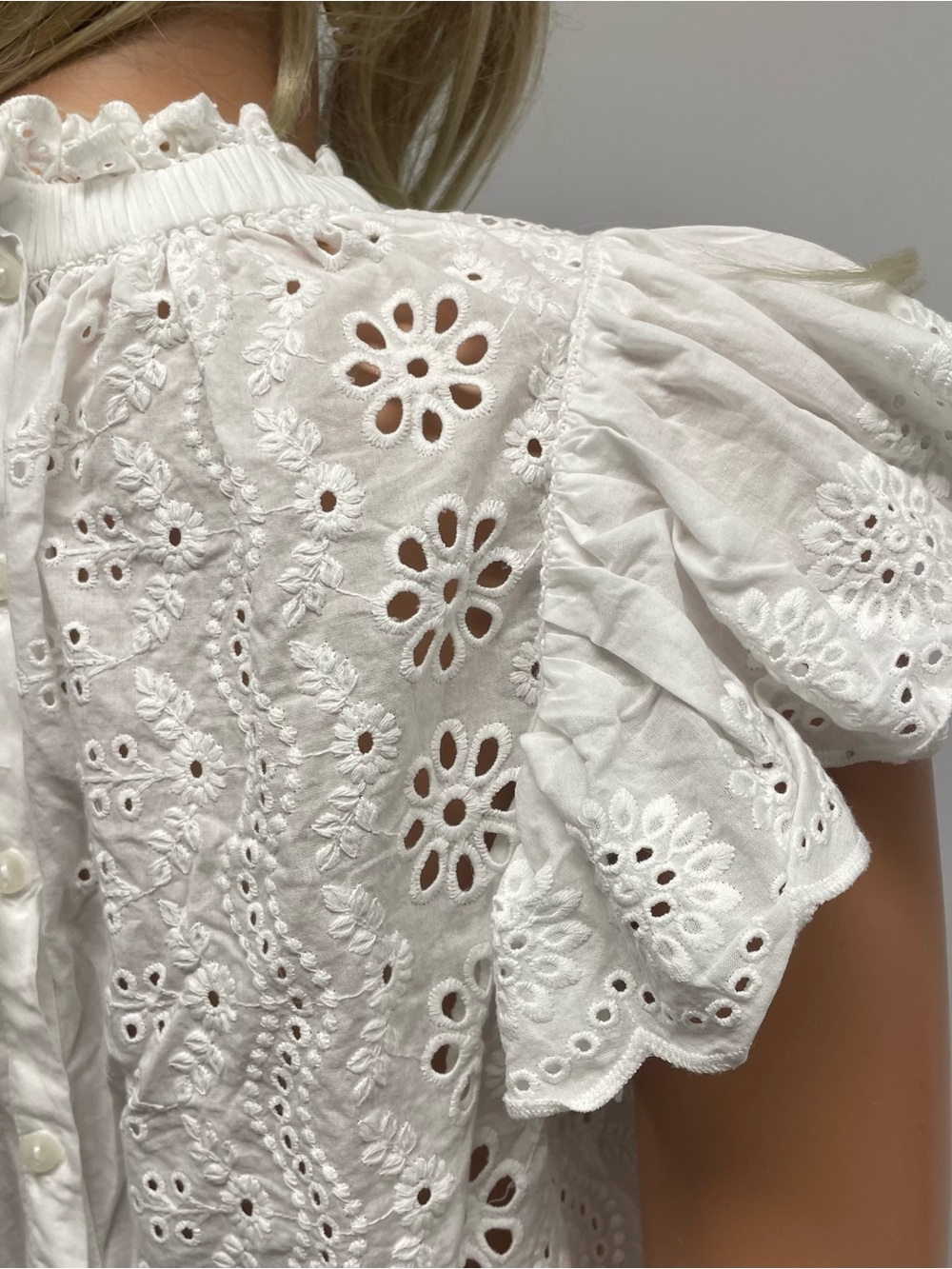 Women's White Eyelet Puff Sleeve Blouse - Picture 4 of 6